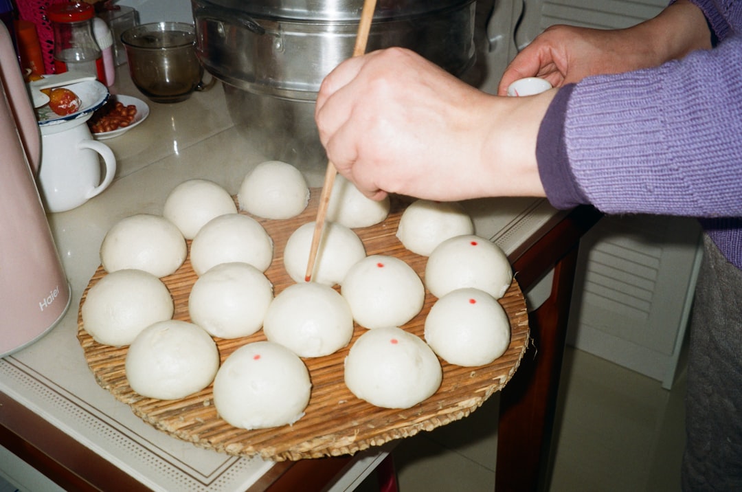 Forming rice balls